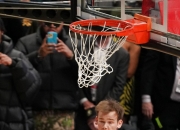 米兰体育馆-本赛季篮球全明星赛展示极致扣篮，震撼世界