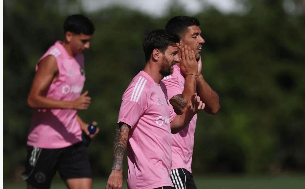 包含恩菲尔德锋线组合默契，世俱杯争冠实力凸显的词条