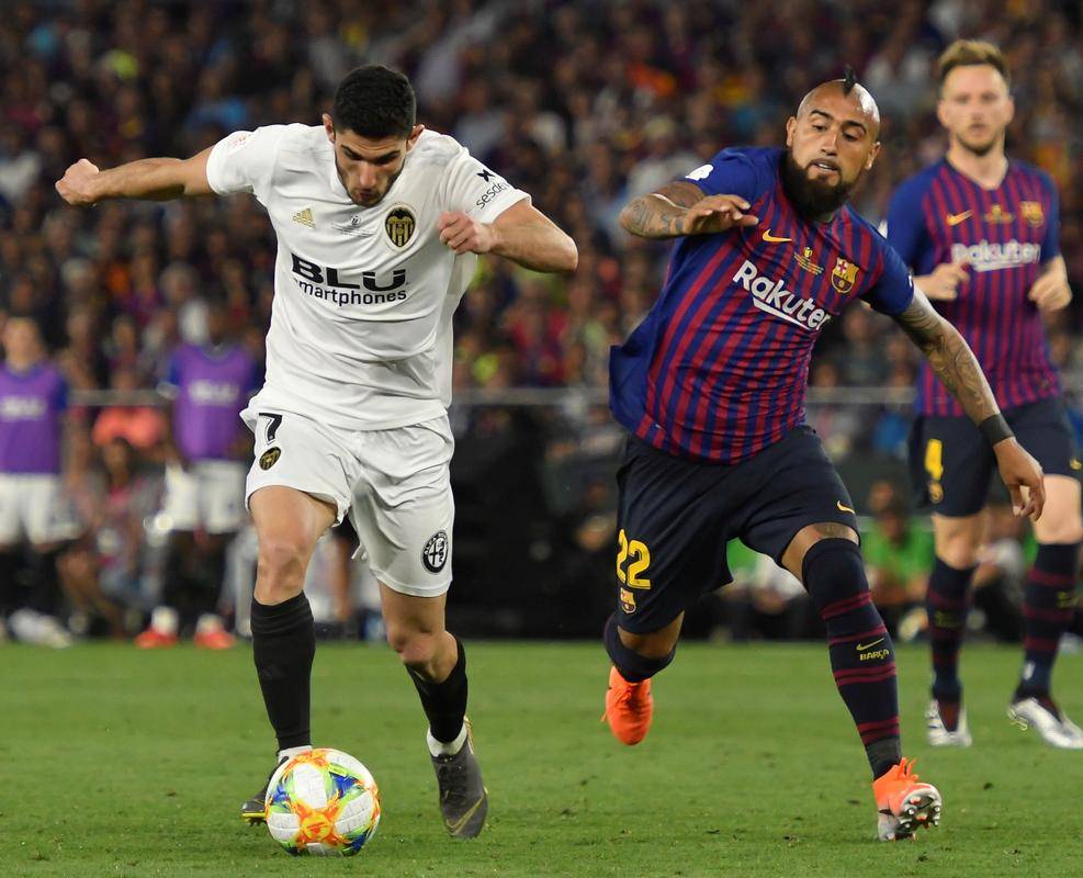 包含马略卡艰难赢得比赛，击败巴伦西亚的词条