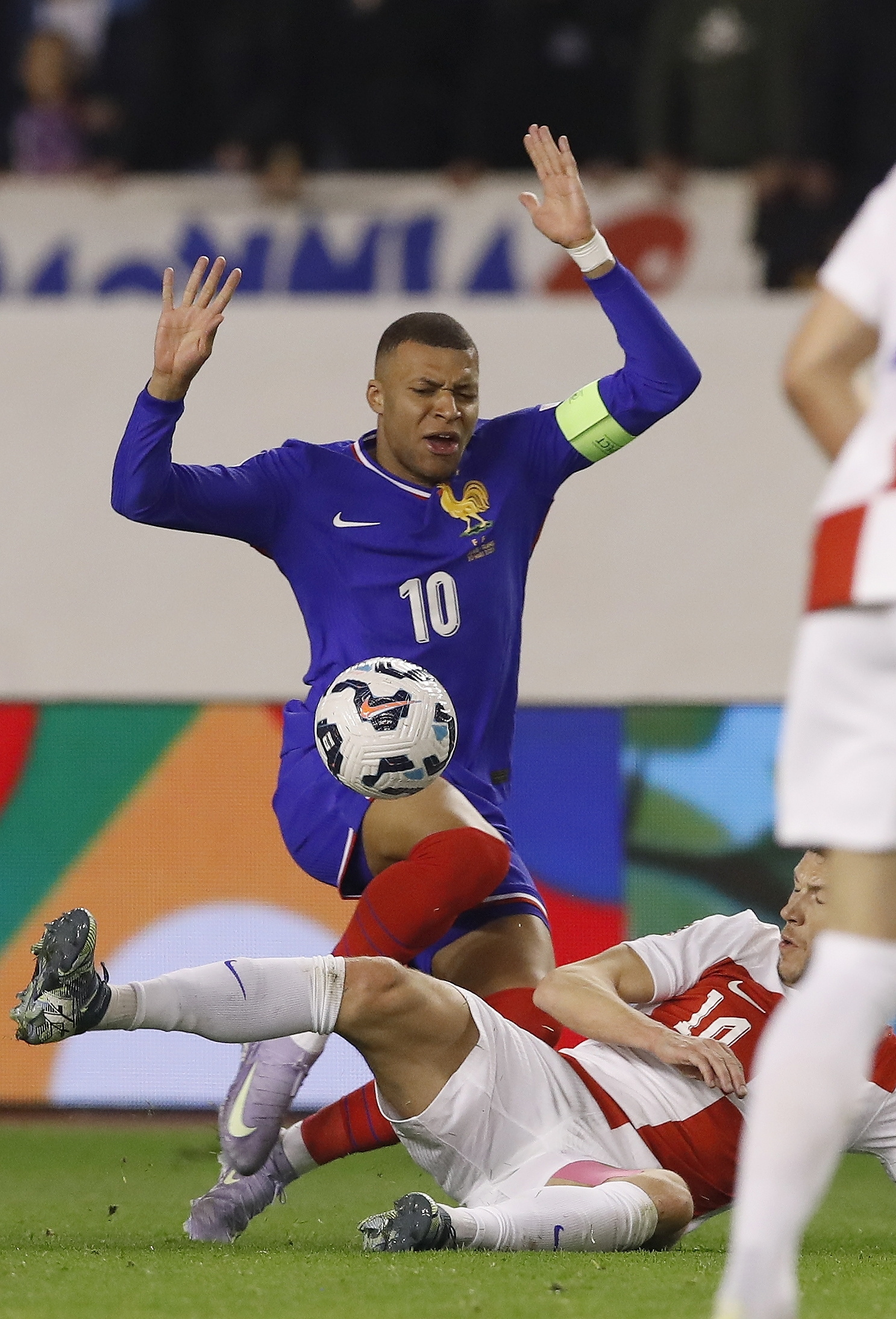 包含异军突起：欧洲足球强力冲击的词条