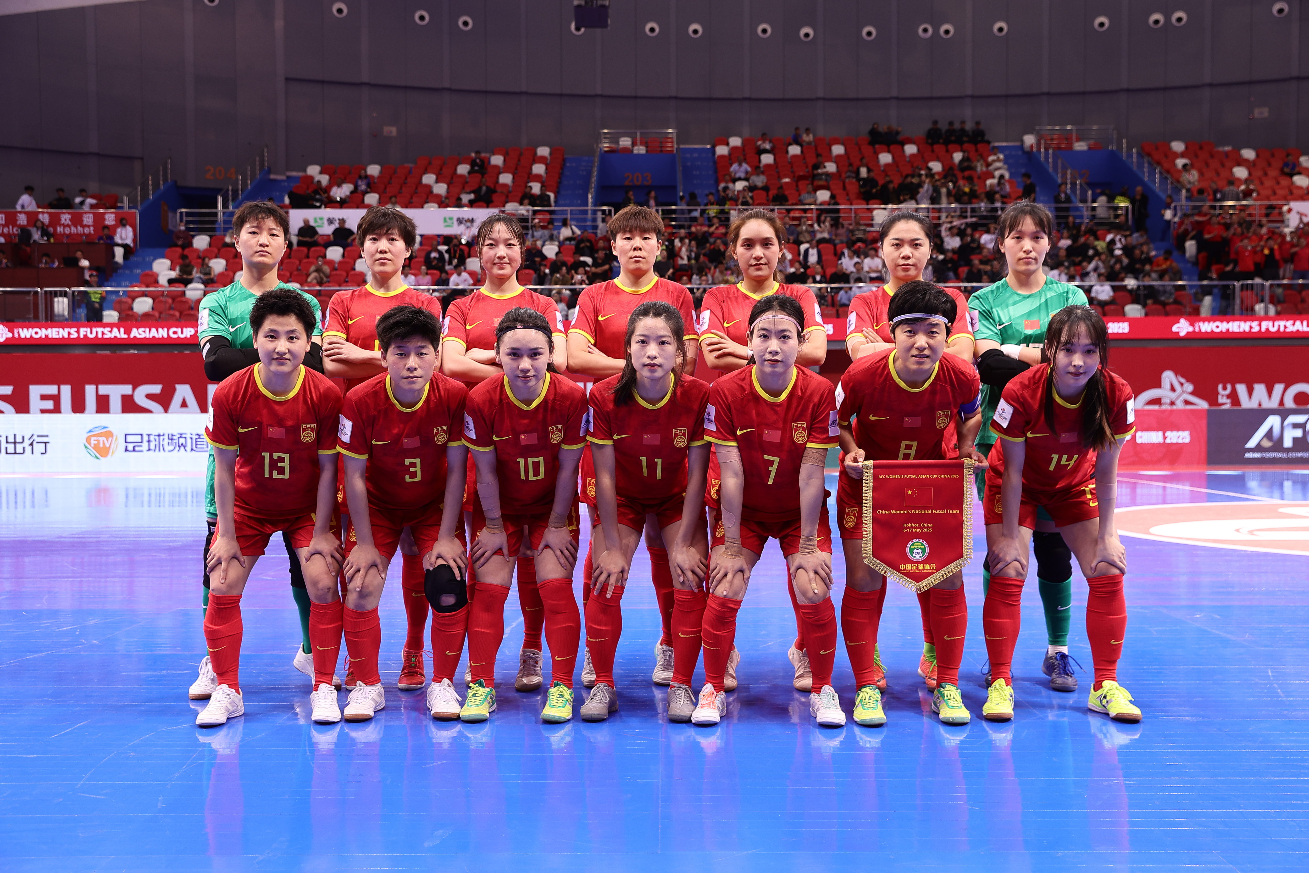 关于无懈可击的比赛：女足队员们团结一心，联手夺冠的信息