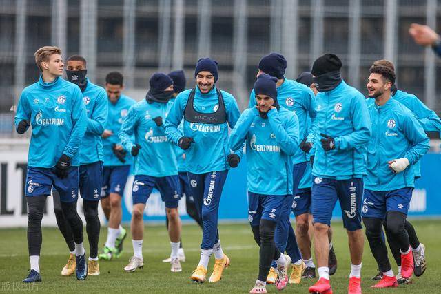 沙尔克04主场大战全力以赴的简单介绍