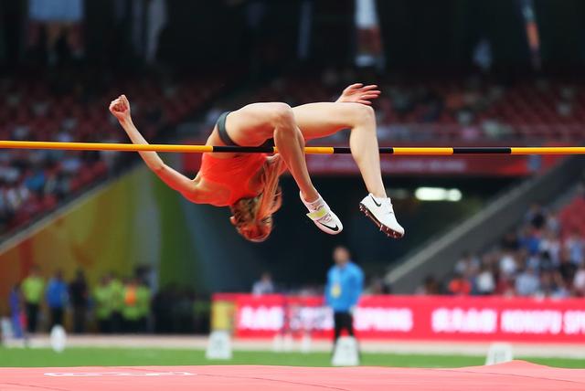 关于田径短跑选手速度惊人，夺冠的信息