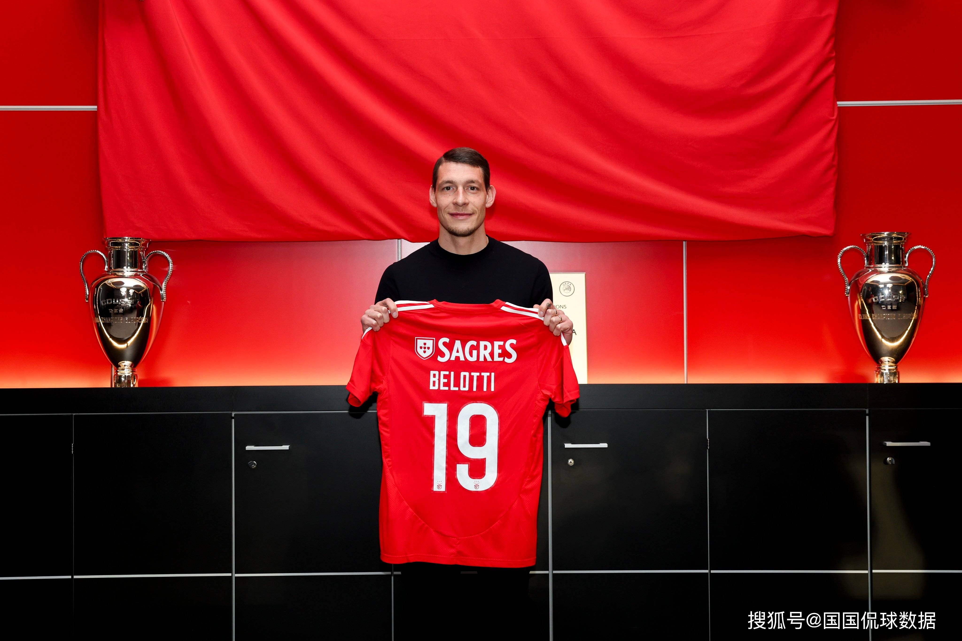 关于摩纳哥新援登场取得进球，受到球迷热捧的信息