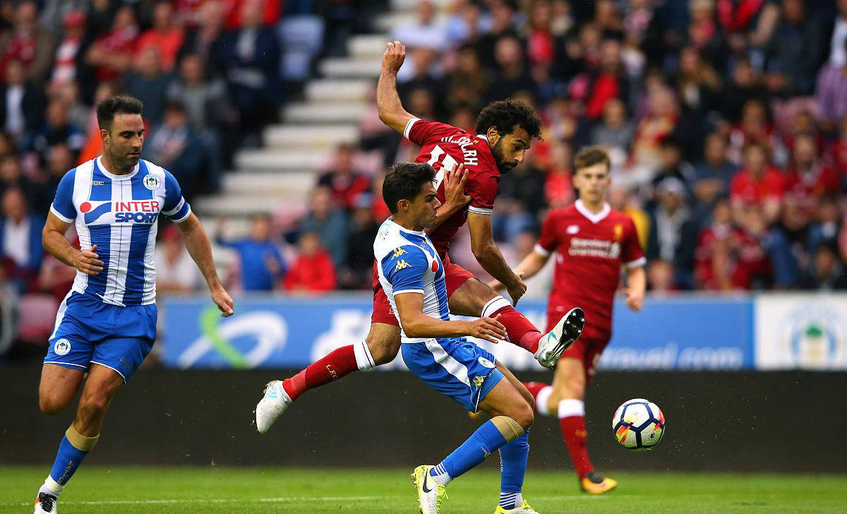 包含克罗地亚队取得比赛胜利，稳居积分榜前列的词条