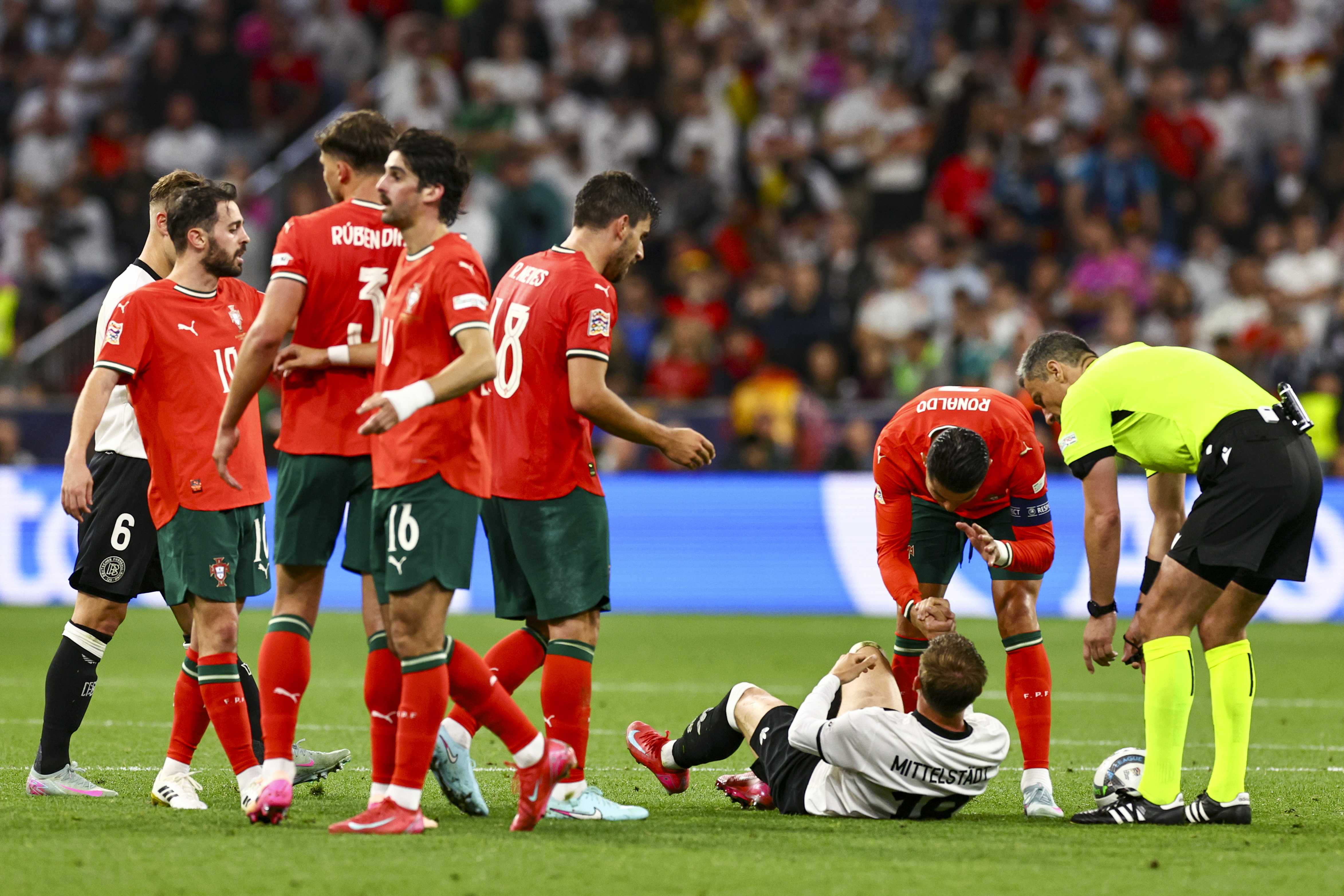 葡萄牙射手单刀破门，率领球队赢下争议比赛的简单介绍