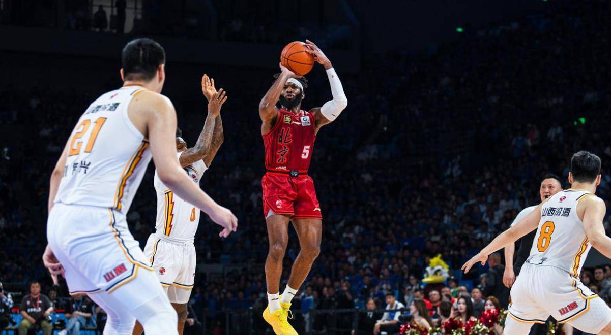 关于外援发威，助球队在关键时刻逆转比赛的信息