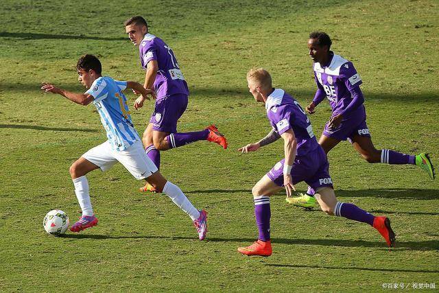 战术犯错，球员个人表现高开低走，团队士气受打击！