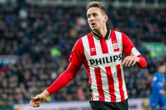 荷甲球队攀上巅峰获得欧冠领奖台席位的简单介绍