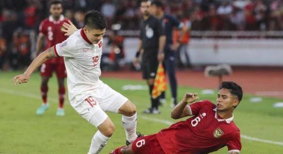 越南足球队在关键比赛中迎战强敌