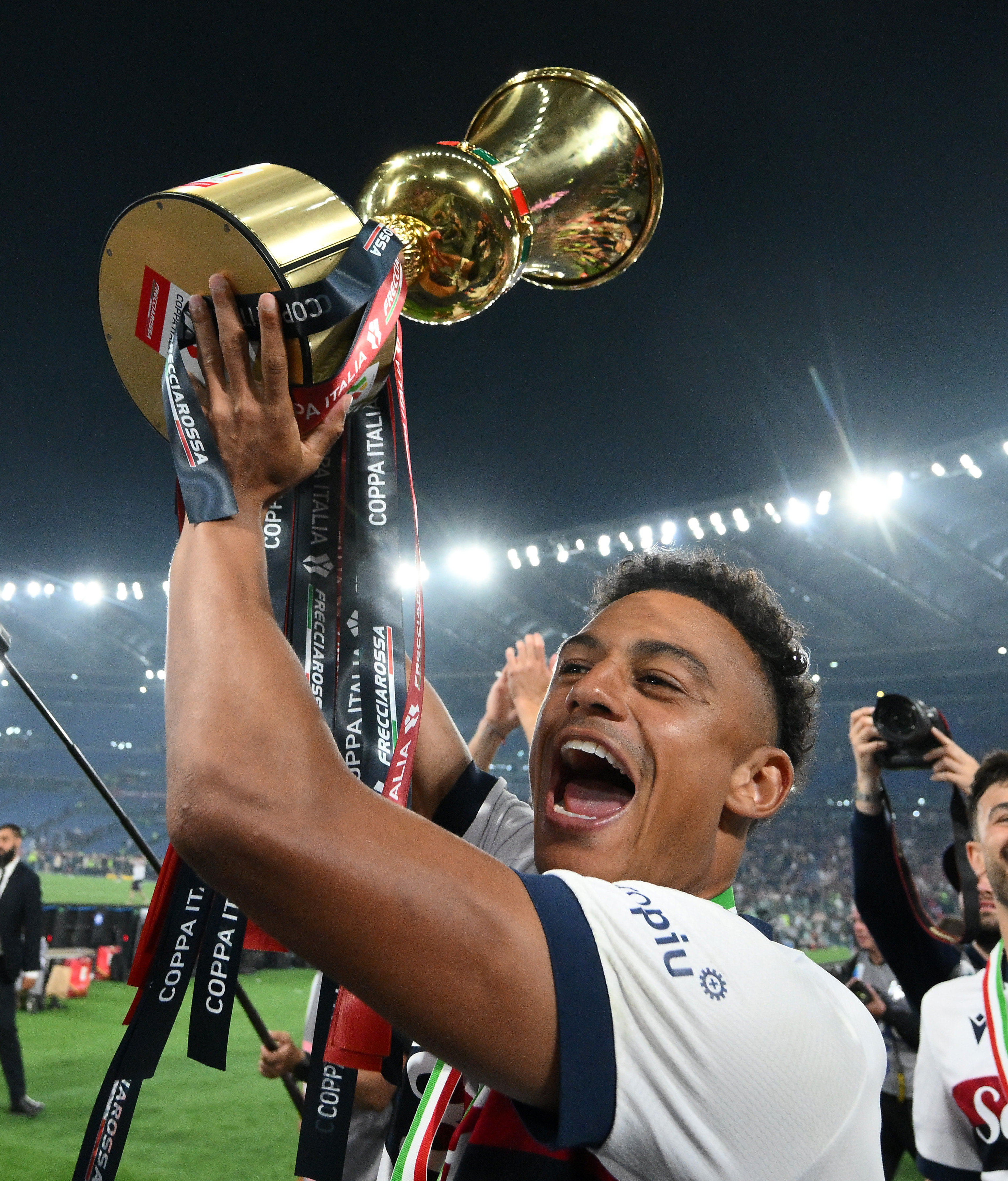 意大利队在欧冠比赛中打入制胜球