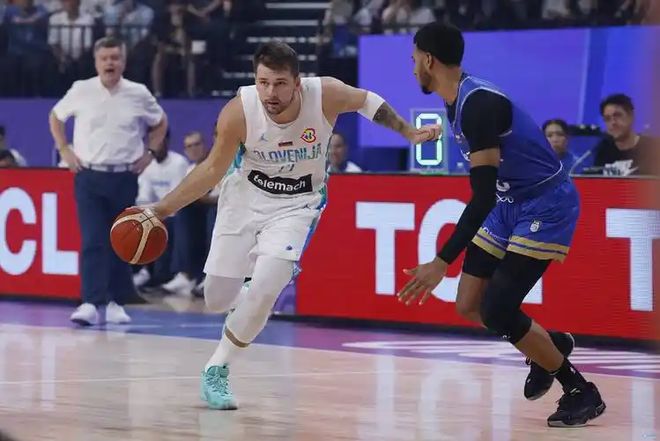 塞尔维亚球队备战，豪取三分