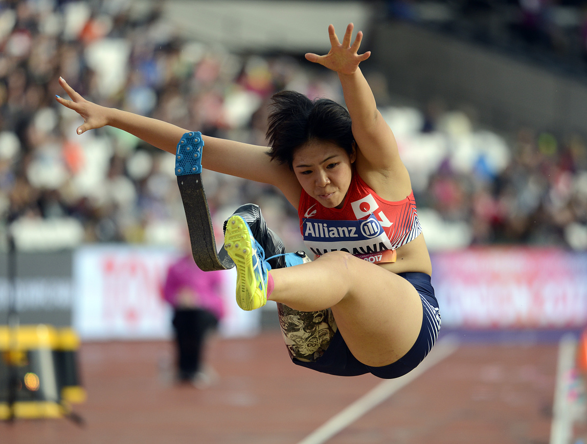 竞技体操中运动员技压对手取胜