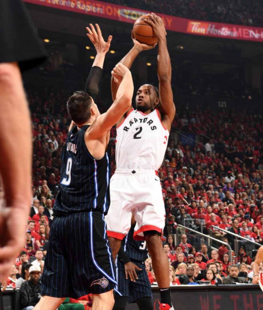 包含猛龙险胜76人，伦纳德绝杀成为最大功臣的词条