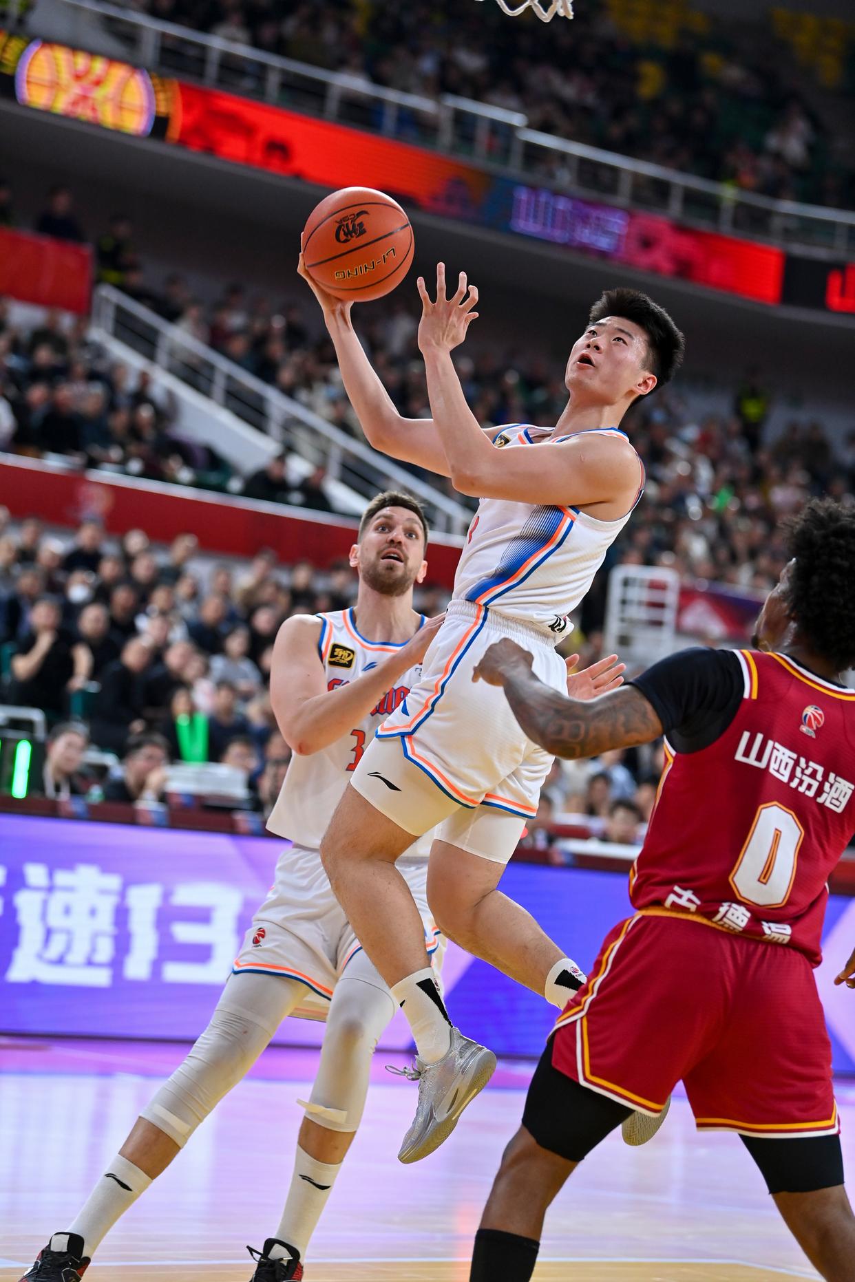 包含CBA季后赛山西汾酒“加油”球队，助力冲击总冠军的词条