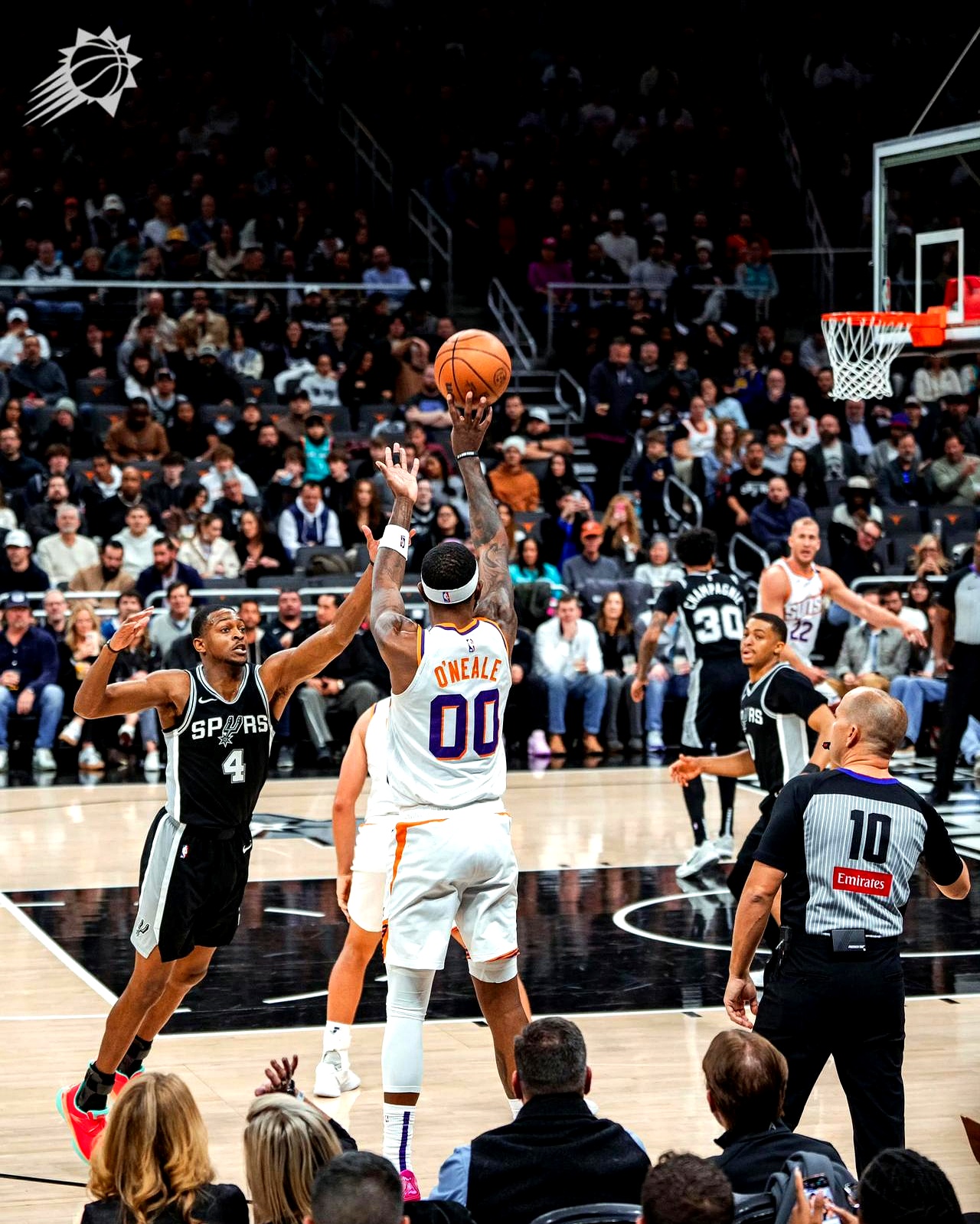 篮网遭遇马刺困境，赛季首败