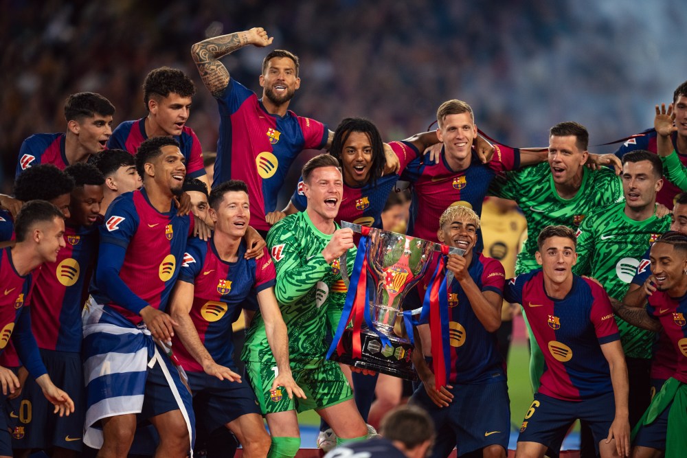 经过几轮激烈角逐，一支球队夺得胜利