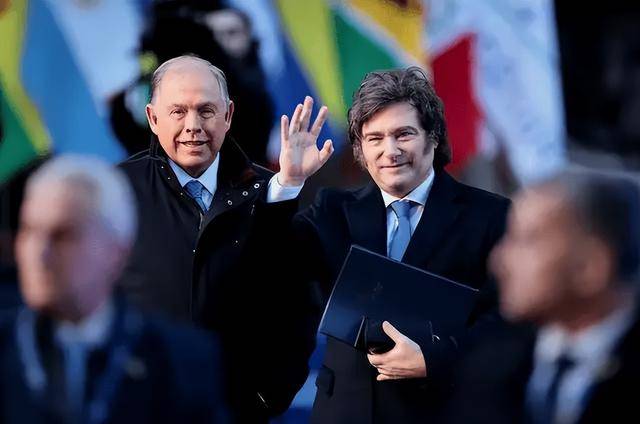 阿根廷队主帅辞职,引发球员变动 阿根廷队主帅辞职,引发球员变动